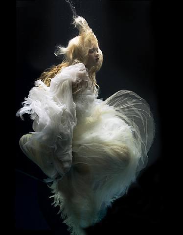 Zena Holloway e le sue visioni acquatiche