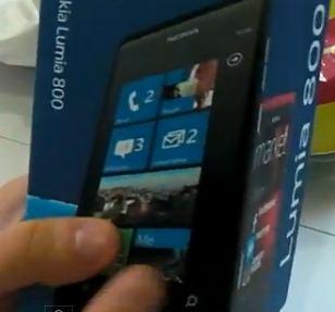 Unboxing: Nokia Lumia 800 by HDBlog