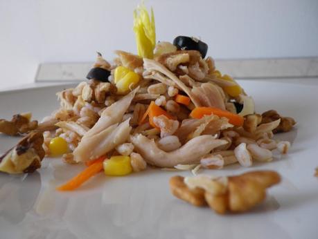 Ricette pollo: Insalata di pollo con zucchine, olive, funghi e carciofini