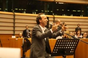 Benigni al Parlamento Europeo: «i monaci di San Benedetto creatori della civiltà»