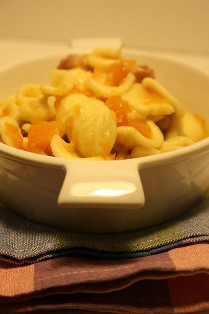 Orecchiette con zucca, castagne, pancetta.