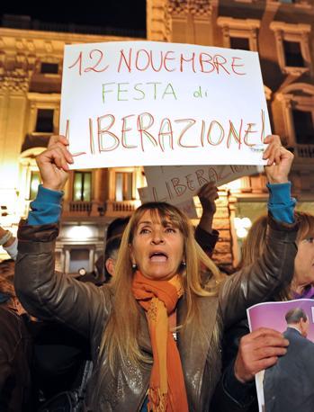 Dimissioni di Berlusconi, le foto dell’arrivo al Quirinale e dei festeggiamenti della gente,a Roma