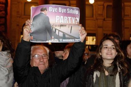 Dimissioni di Berlusconi, le foto dell’arrivo al Quirinale e dei festeggiamenti della gente,a Roma