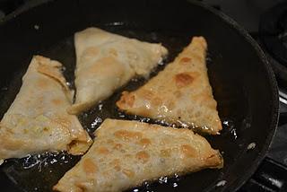 Cucina orientale: involtini primavera e samosa di cipolla