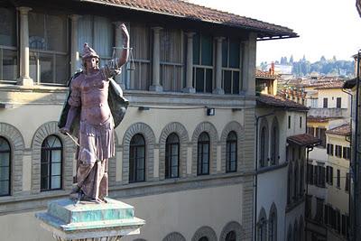 finestra su piazza S. Trinita, Firenze