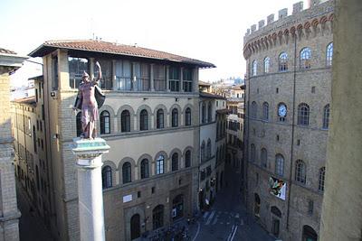 finestra su piazza S. Trinita, Firenze