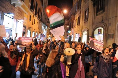 I contestatori hanno presidiato Montecitorio, Palazzo Chigi e Palazzo Grazioli  