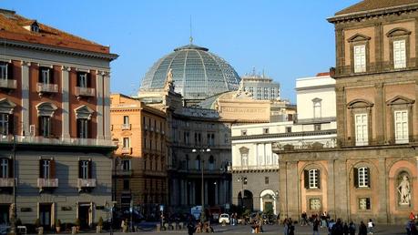 Napoli, tra bianco-nero e colori