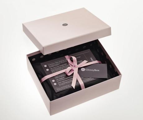 Iniziamo a pensare ai regali di Natale. 1° suggerimento: Glossybox