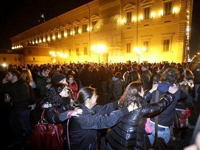 Anche in piazza fanno schifo fino alla fine