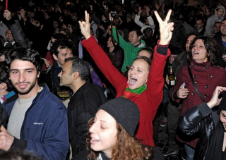 FESTE DI GIUBILO A ROMA DOPO LE DIMISSIONI DI BERLUSCONI