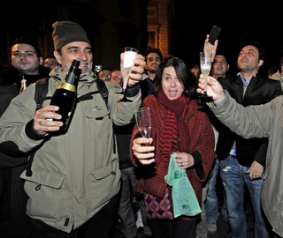 FESTE DI GIUBILO A ROMA DOPO LE DIMISSIONI DI BERLUSCONI