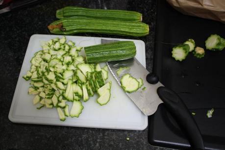 Frittata con zucchine, feta e cipolla