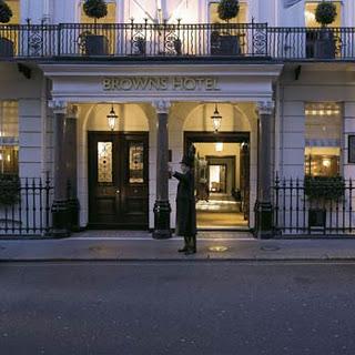 La tea room del Brown's Hotel di Londra