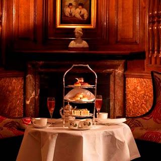 La tea room del Brown's Hotel di Londra