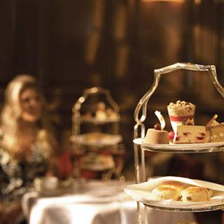 La tea room del Brown's Hotel di Londra