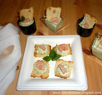 MOUSSE AL PESTO CON GAMBERETTI...finger food!