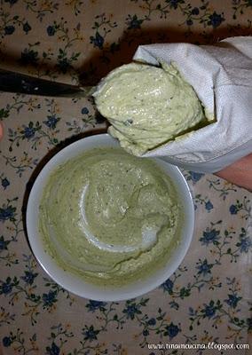 MOUSSE AL PESTO CON GAMBERETTI...finger food!