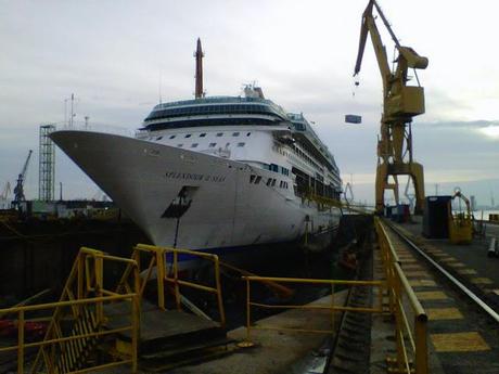 Splendour of the seas : dry dock