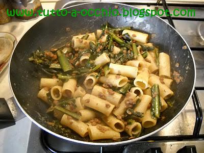 Profumi d'autunno - Rigatoni con lenticchie, cicoria e pancetta croccante