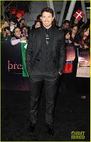 Kellan Luz in Dolce & Gabbana alla ‘The Twilight Saga: Breaking Dawn – Part 1′ LA Premiere