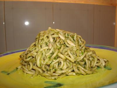 Tagliolini freschi con pesto all'eoliana Tagliolini freschi con pesto all'eoliana