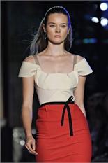 Roland Mouret si espande con la donna, ma ritira la sua linea maschile