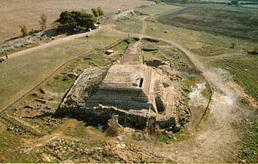 Piramide visitabile sarda: monte d'accoddi