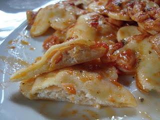 Ravioli con salmone e ricotta.