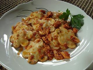 Ravioli con salmone e ricotta.