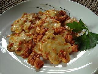 Ravioli con salmone e ricotta.