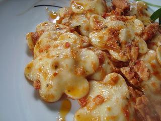 Ravioli con salmone e ricotta.