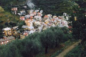 “Addio, Liguria”: franano le Cinque Terre care a Eugenio Montale