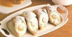 cannoli,cannoli siciliani,ricetta cannoli,ingredienti cannoli,procedura cannoli,svolgimento cannoli,ripieno cannoli,