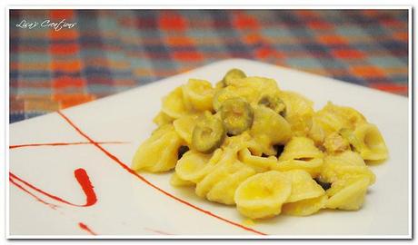 Orecchiette in crema di peperoni con tonno e olive verdi