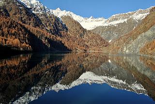 Colori del lago dell'alpe Cavalli.