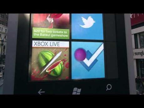 un Windows Phone gigante a New York promuove le app dal vivo