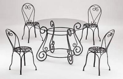 elegante tavolo da giardino in ferro