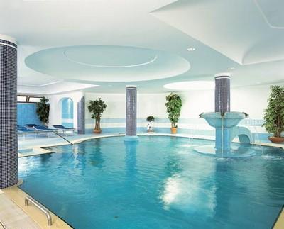 piscina coperta al chiuso