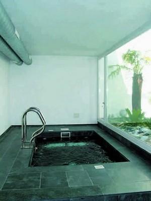 piscina coperta in marmo