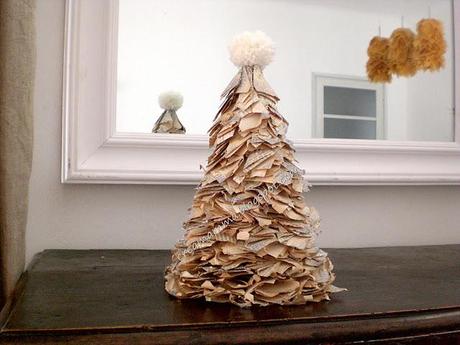 Rotolo carta + libro + glitter = alberello di Natale!