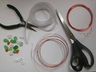 Bracciale con vetrini del mare e filo di rame