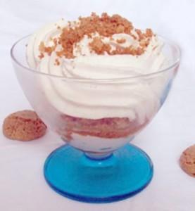 mousse di yogurt con amaretti