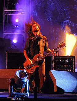 http://upload.wikimedia.org/wikipedia/commons/thumb/2/26/Justin_chancellor_tool_roskilde_festival_2006_cropped.jpg/250px-Justin_chancellor_tool_roskilde_festival_2006_cropped.jpg