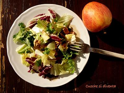 Ecco il mio contorno.. l'insalatona croccante mele e noci!