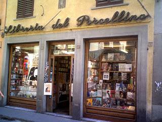 Anche il Porcellino nel cimitero delle librerie