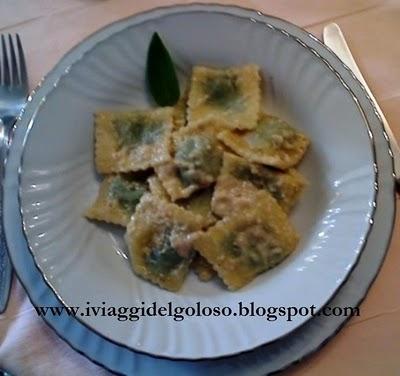 RAVIOLI CON SALSA DI NOCI