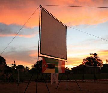 Cinema, informazione, salute. Un progetto in Mozambico