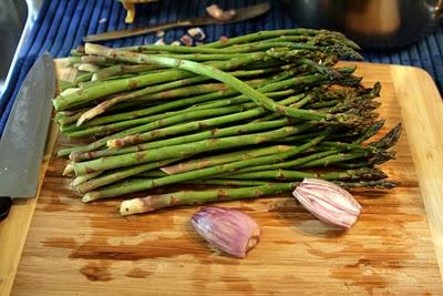 È stagione di asparagi e in pentola c'è un risotto