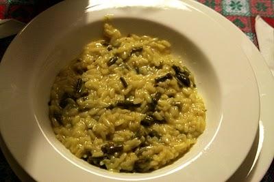 È stagione di asparagi e in pentola c'è un risotto